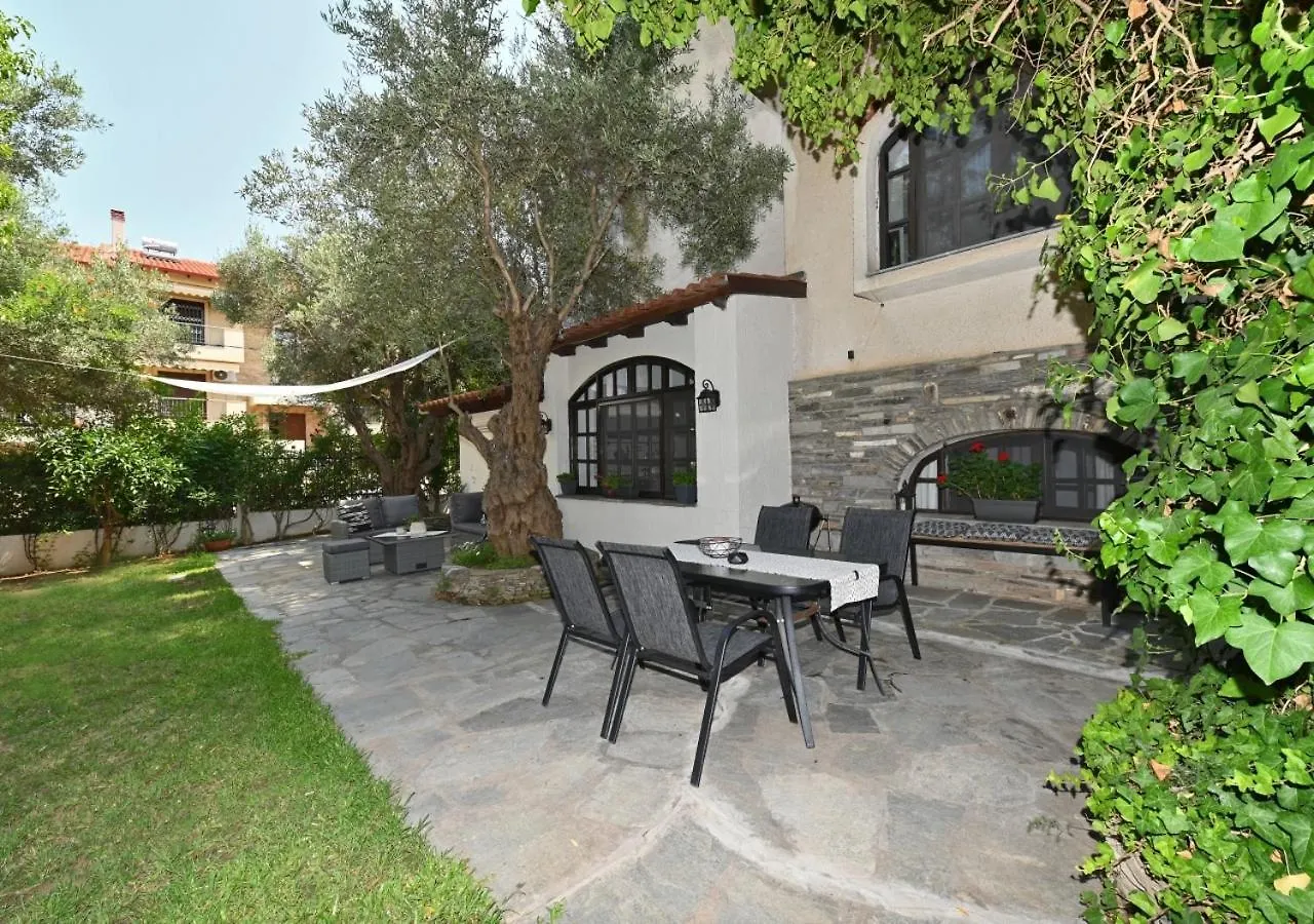 Ares Garden House - Nea Moudania Halkidiki Guest House