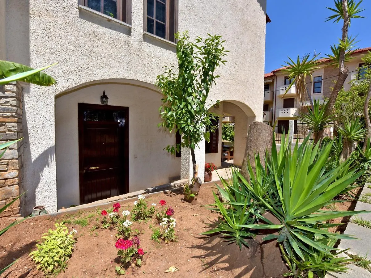 Ares Garden House - Nea Moudania Halkidiki Guest House