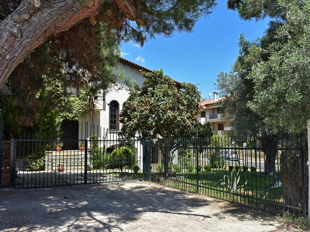 Ares Garden House - Nea Moudania Halkidiki Guest House 0*,  Greece