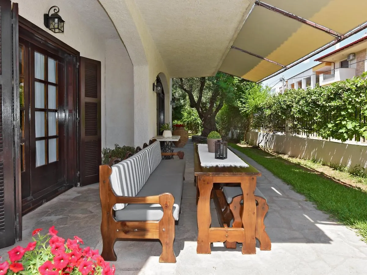 Country house Ares Garden House - Nea Moudania Halkidiki Guest House